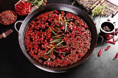 重慶火鍋底料加工廠，有異香的鍋底必須要謹慎