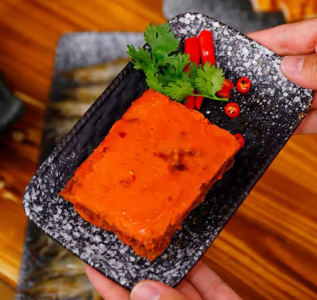 如何慧眼識(shí)牛油紅油底料？秘訣在手，美味即成半！