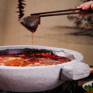 揭秘:牛油紅油火鍋的獨(dú)特風(fēng)味何在?